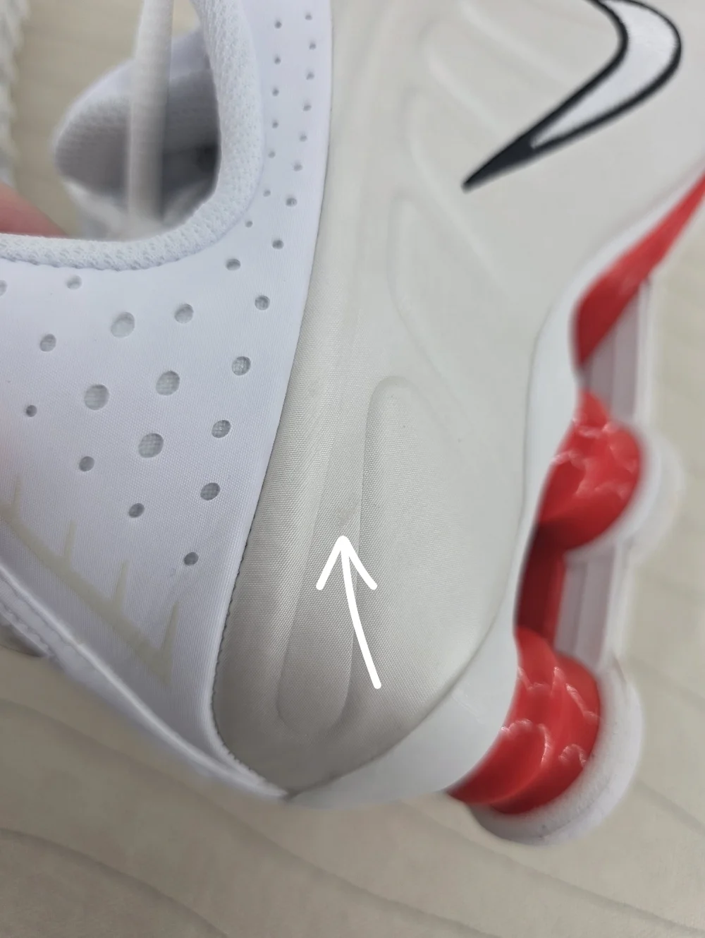 Nike Youth Shox R4 GS White Phantom Red Running Shoes CW2626-102 Size 6.5Y NEW